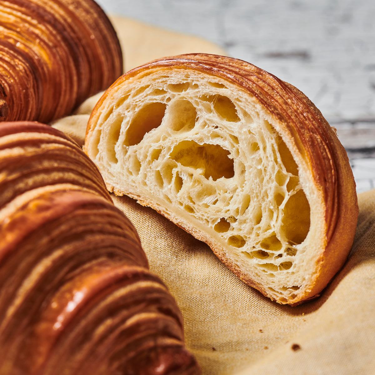 Croissant au beurre vue rapprochée