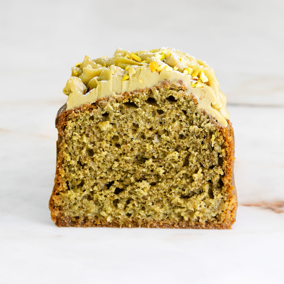 Cake pistache fleur d'oranger vue rapprochée