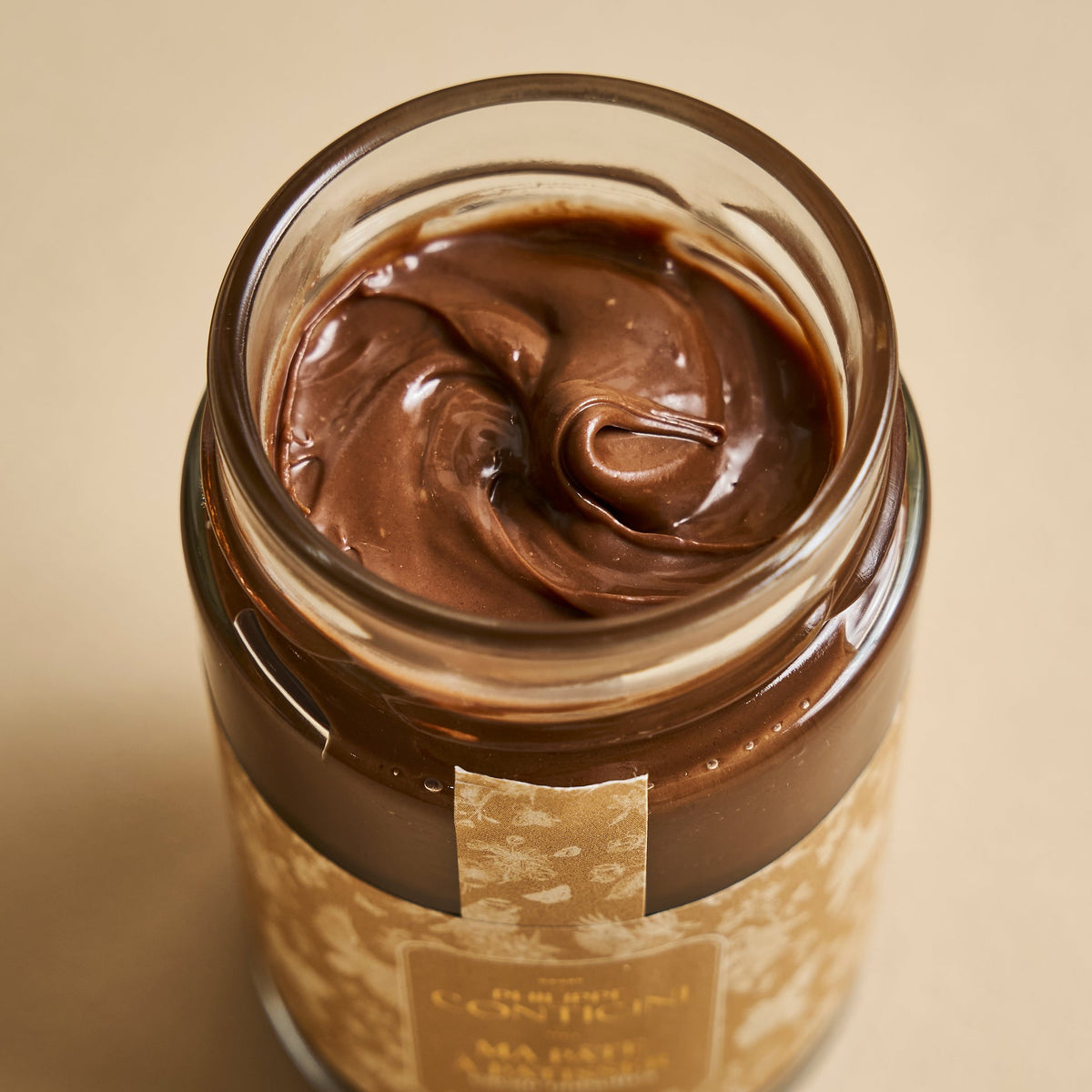 Ma pâte à pâtisser cacao noisettes vue rapprochée
