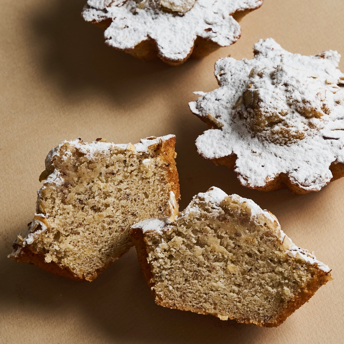 Financier noisette gros plan